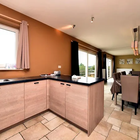 度假居 Stylish In Hastiere With Terrace