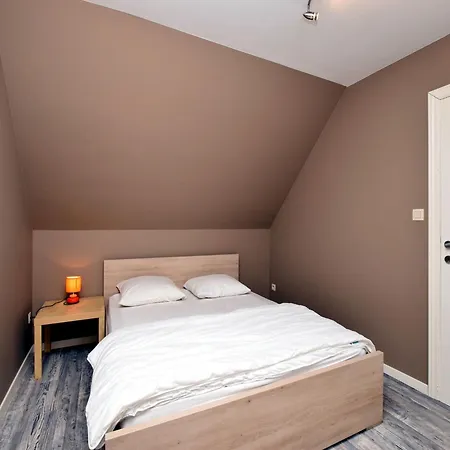 Stylish In Hastiere With Terrace 度假居