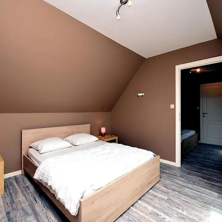 度假居 Stylish In Hastiere With Terrace Les Journeux