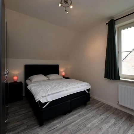 Stylish In Hastiere With Terrace 度假居 Les Journeux