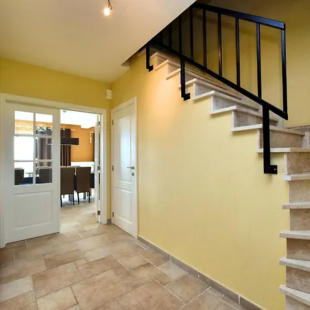 度假居 Stylish In Hastiere With Terrace *