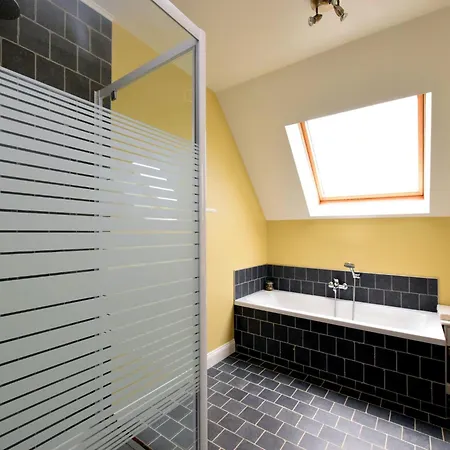 Stylish In Hastiere With Terrace 度假居