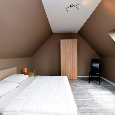 Stylish In Hastiere With Terrace 度假居 *