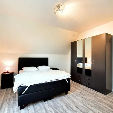 Stylish In Hastiere With Terrace 度假居 Les Journeux